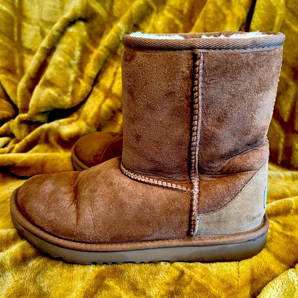Kids size 4 classic II Boot “Chestnut”